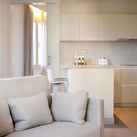 Fisa Rentals Ramblas Apartments Барселона Екстериор снимка