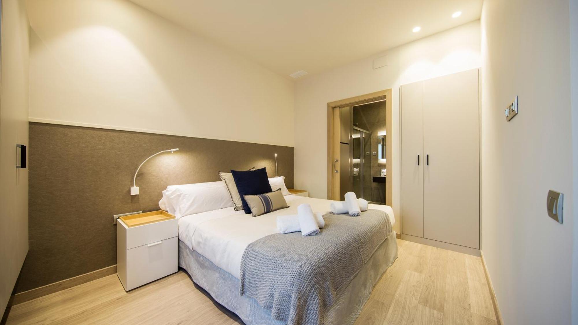 Fisa Rentals Ramblas Apartments Барселона Екстериор снимка